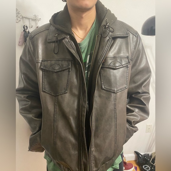 Vintage, LEVI’S, brown, distressed, leather jacket, with sherpa interior. - Picture 3 of 11